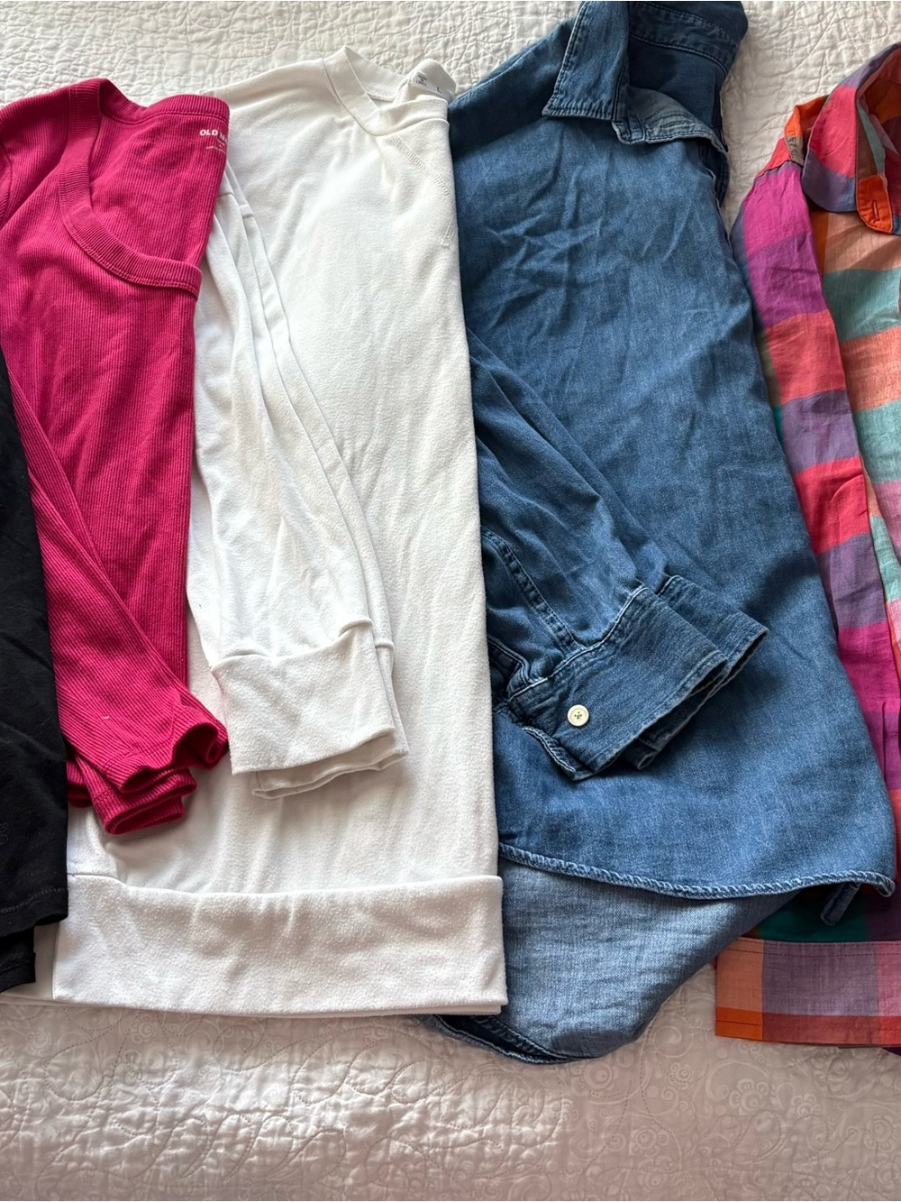 Women’s Clothing Lot/ Bundle of 7 tops and button-downs, tees, cotton and denim